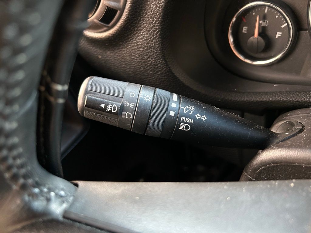 Thumbnail: 2015 Jeep Wrangler - 21