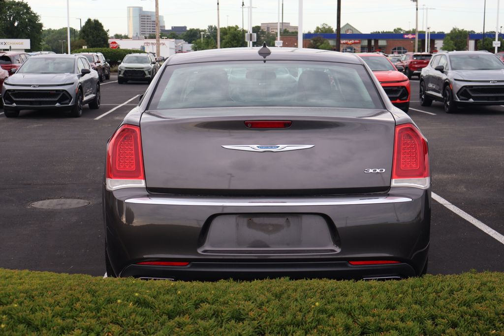 Thumbnail: 2018 Chrysler 300 - 9