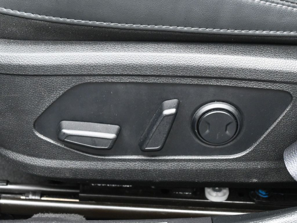 Used 2023 Wolf Gray Kia GT-Line image 12