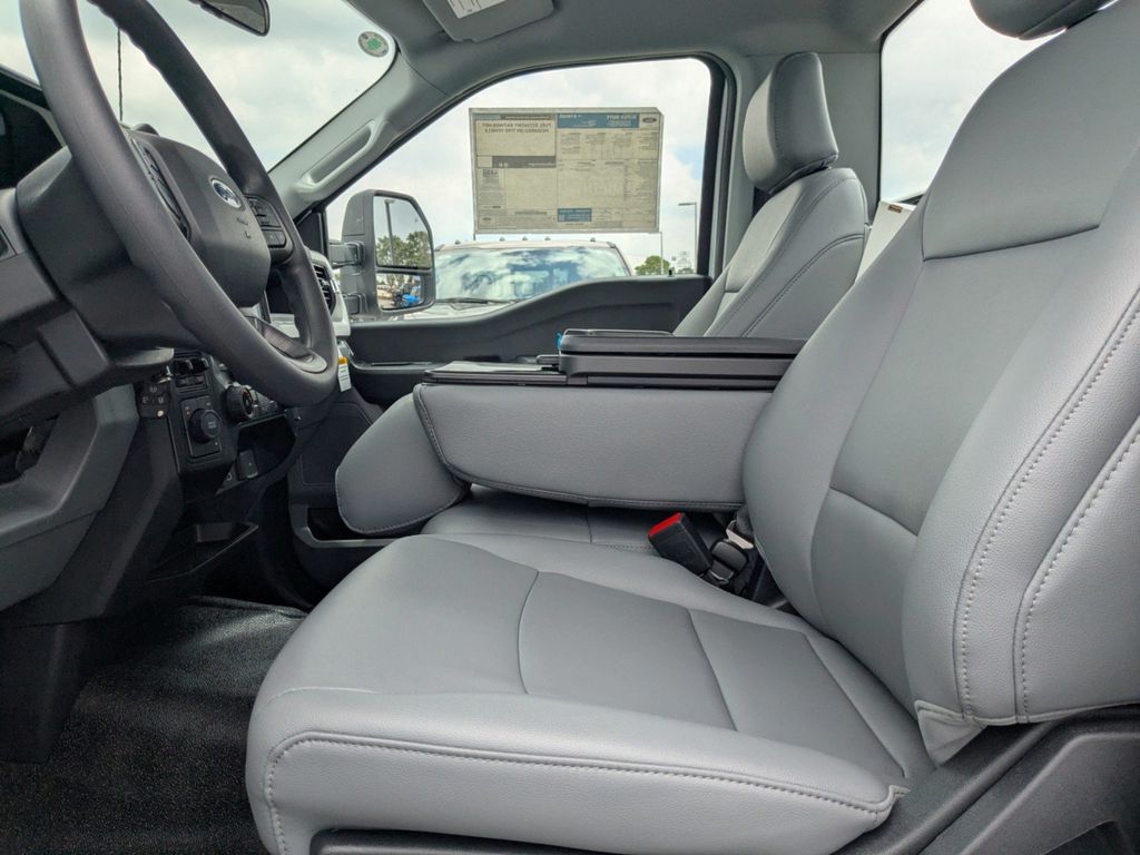 2025 Ford F-550 Super Duty 