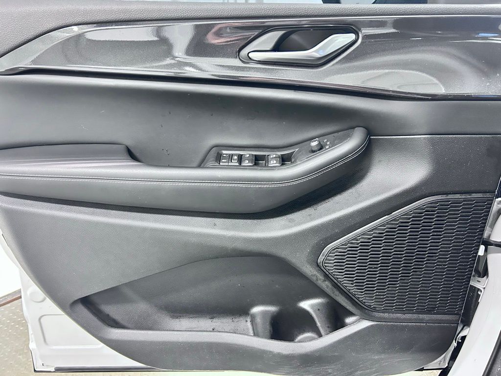 used 2023 Jeep Grand Cherokee car, priced at $32,990