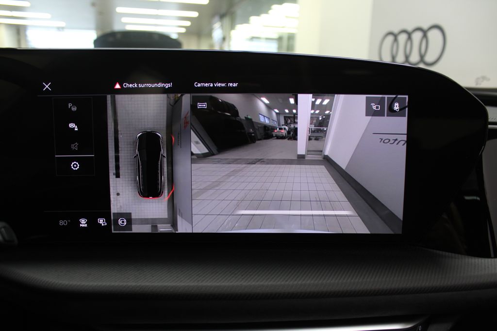 Thumbnail: 2025 Audi SQ5 - 25