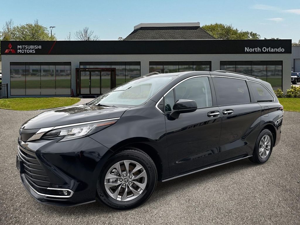 2023 Toyota Sienna XLE
