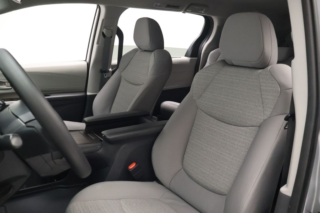 Thumbnail: 2023 Toyota Sienna - 13