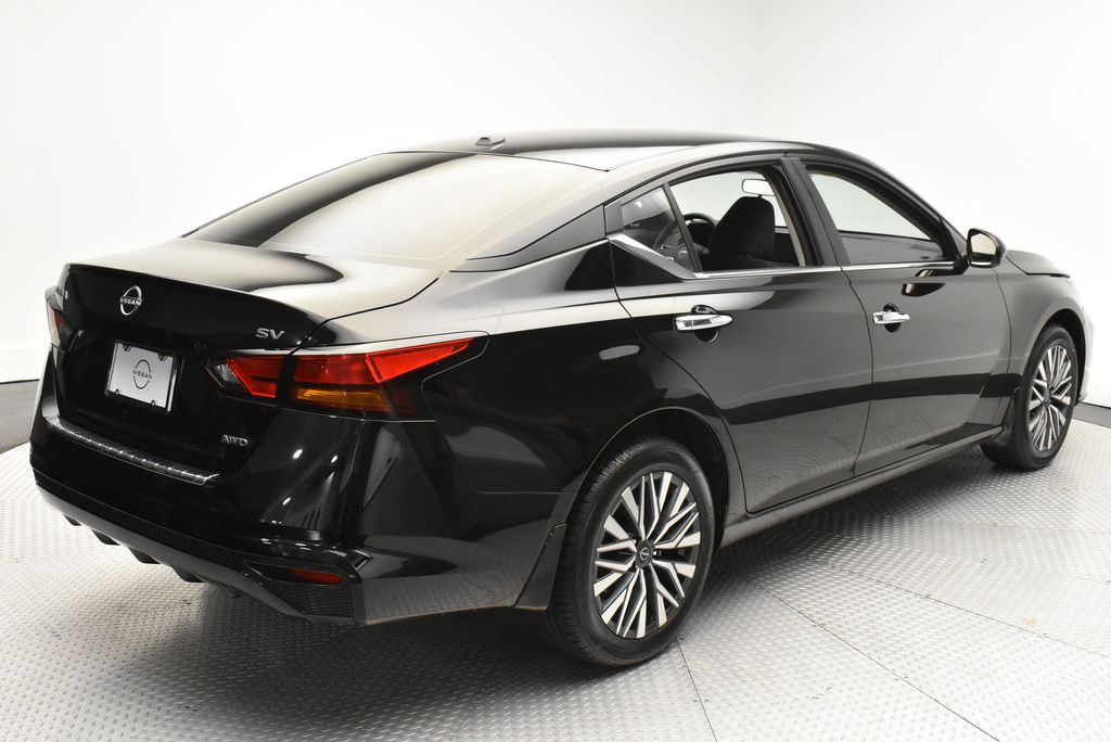 Thumbnail: 2023 Nissan Altima - 5