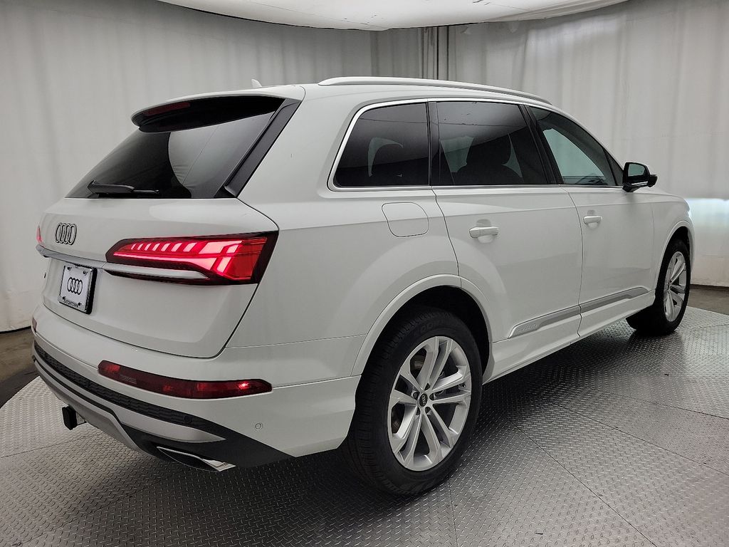 2025 Audi Q7 Premium 3