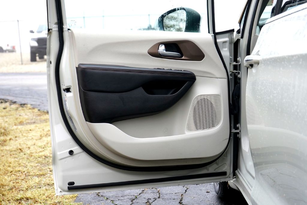 Used Car 2017 Chrysler Pacifica  Touring L For Sale Under $12,000 In Taylor, Texas