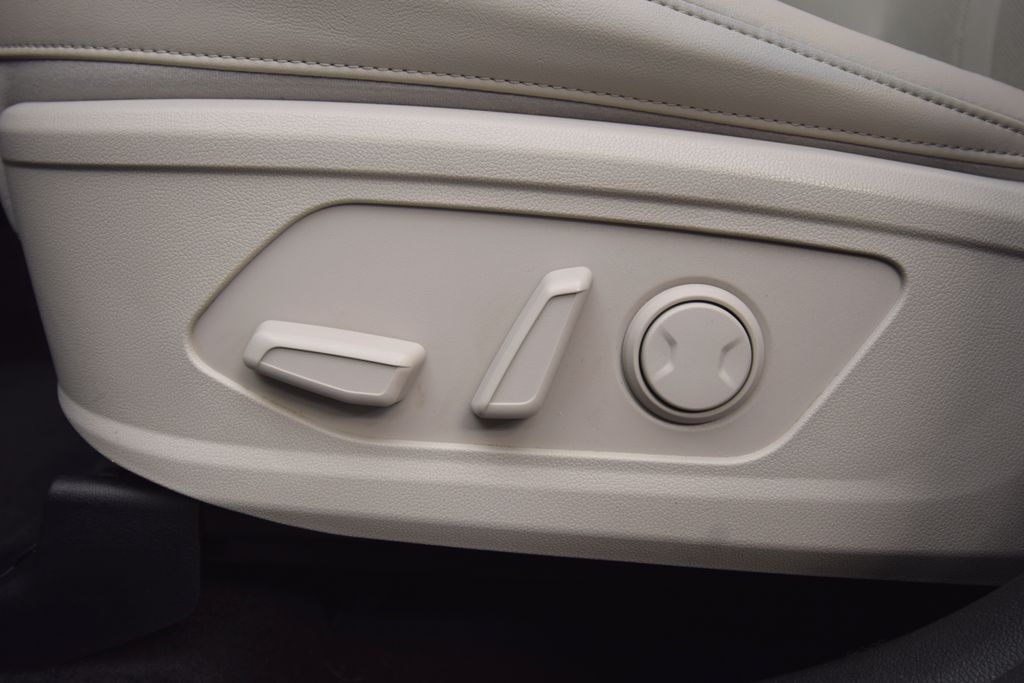 used 2023 Kia Sorento car, priced at $28,500