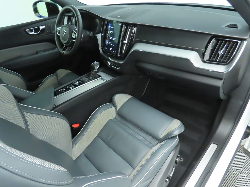 Thumbnail: 2020 Volvo XC60 - 18