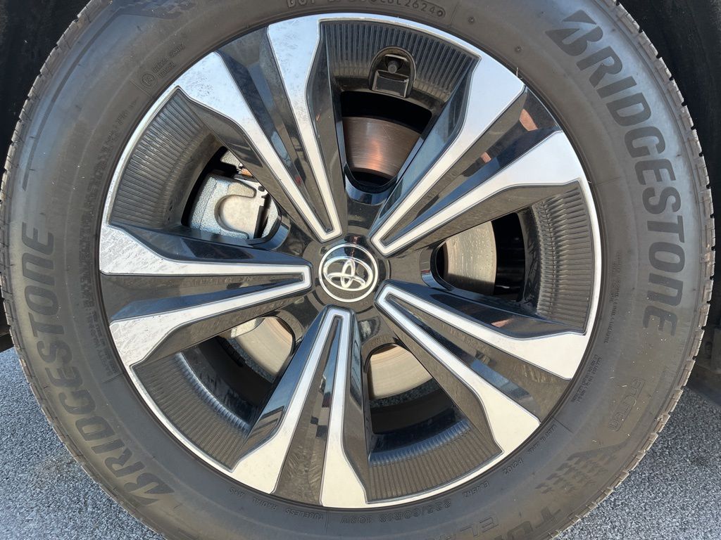 Thumbnail: 2024 Toyota bZ4X - 13