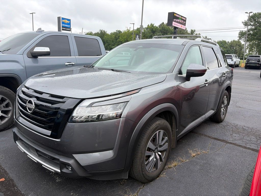 2022 Nissan Pathfinder SL FWD