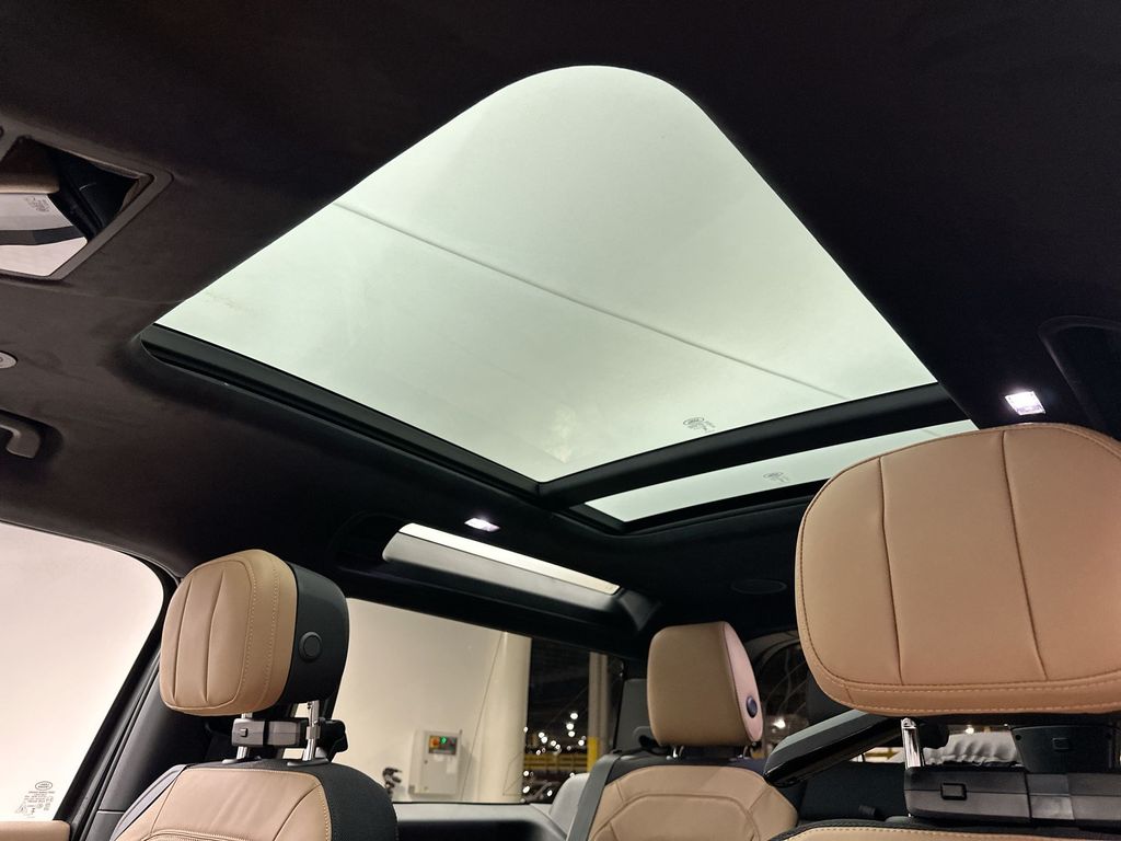 Thumbnail: 2026 Land Rover Defender - 10