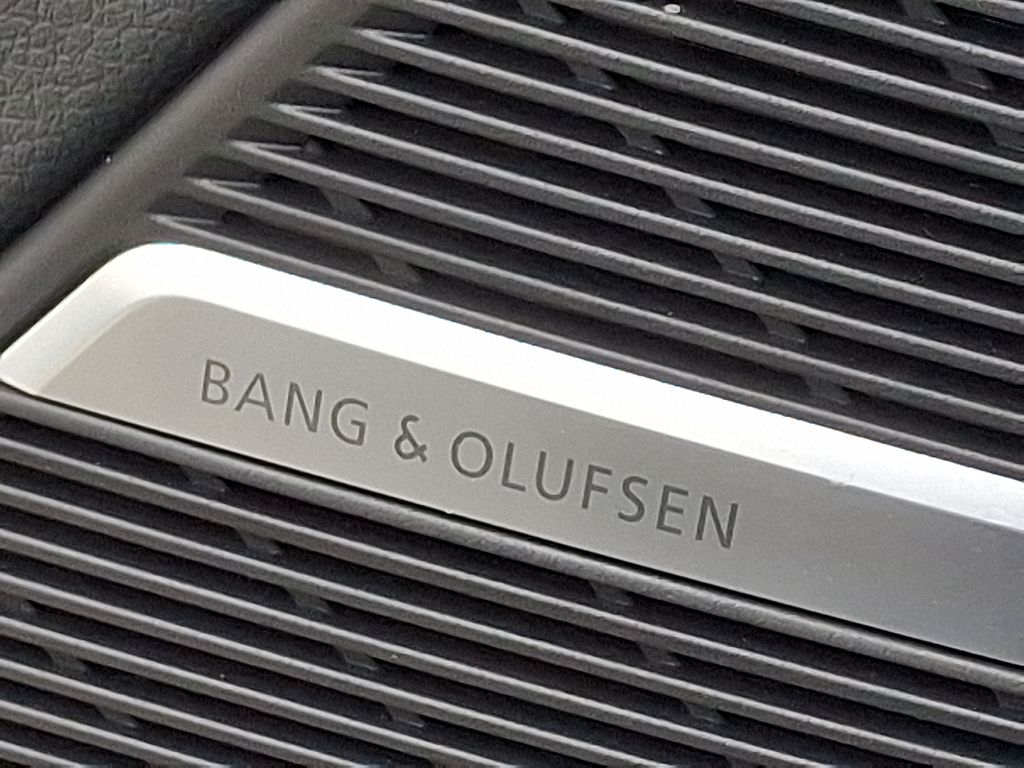 Thumbnail: 2026 Audi RS Q8 - 26