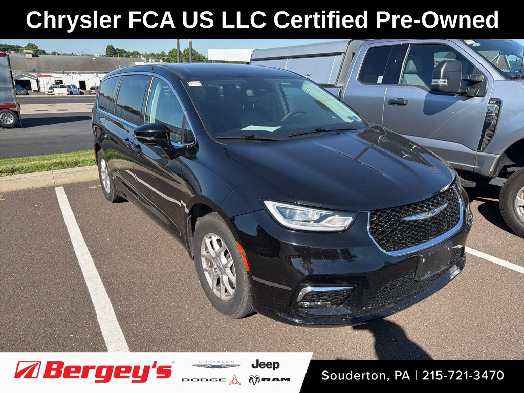 Diamond Black Crystal Pearlcoat 2024 Chrysler Pacifica Touring L FWD Minivan Front-Wheel Drive 9-Speed Automatic