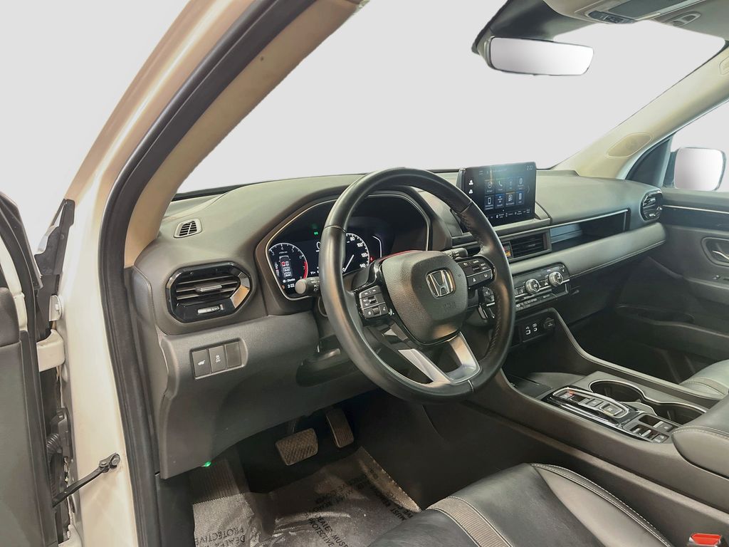 Used 2025 White Honda EX-L image 9