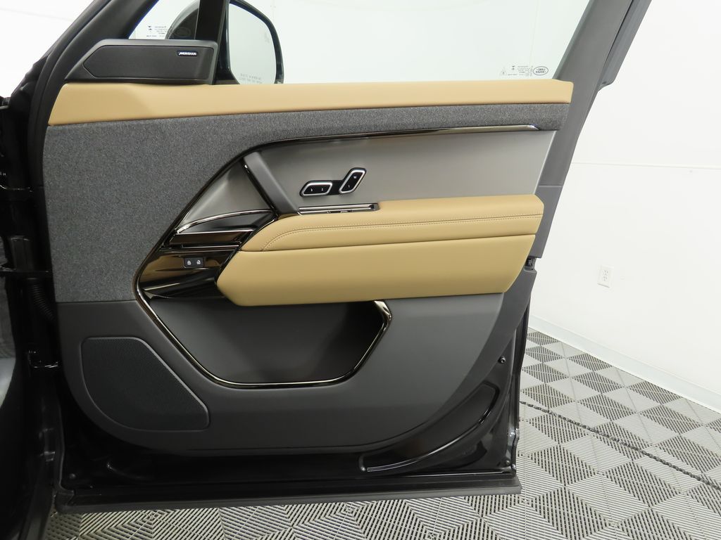 2025 Land Rover Range Rover Sport SE 27