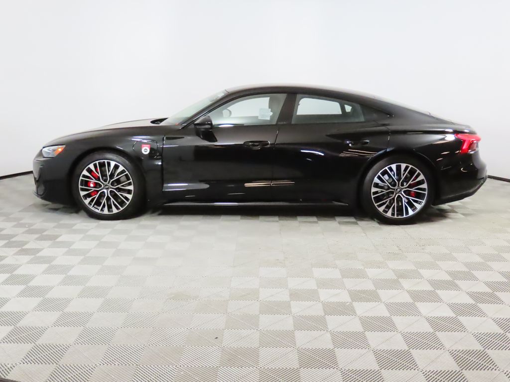 Thumbnail: 2026 Audi e-tron GT - 2