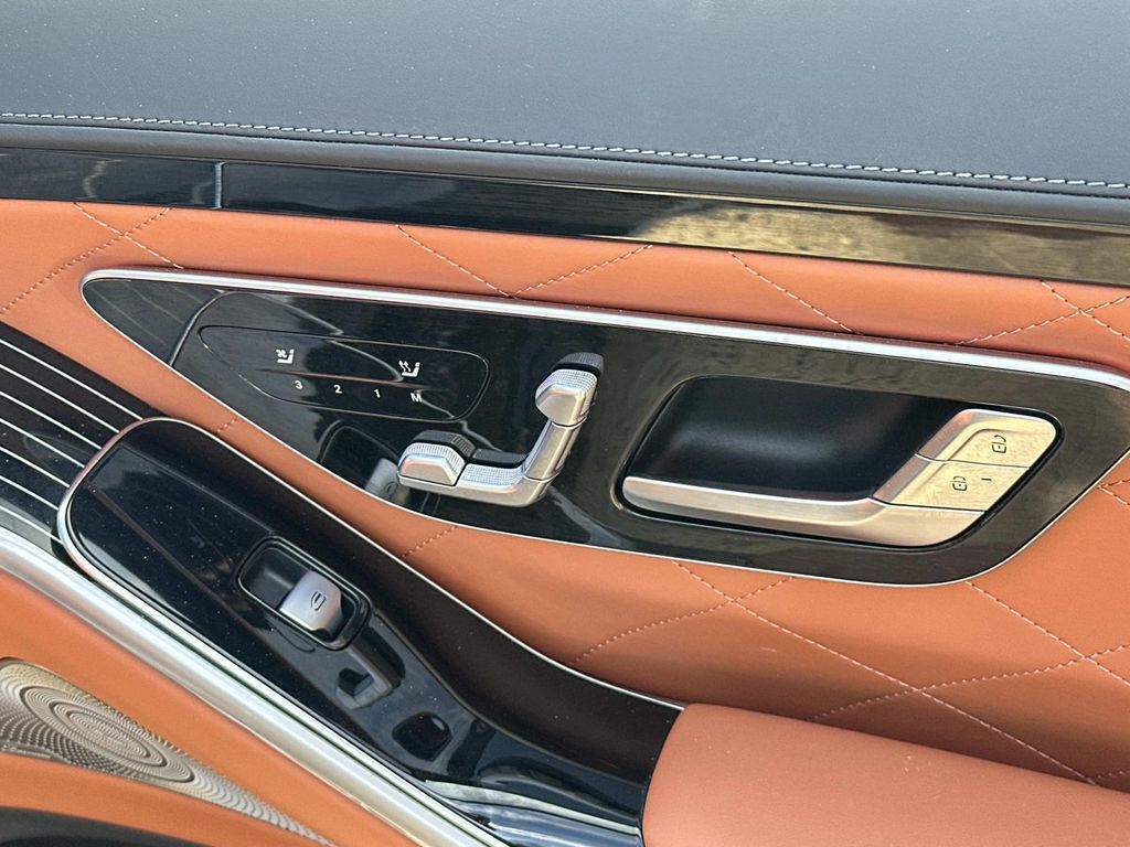 Thumbnail: 2022 Mercedes-Benz S-Class - 20