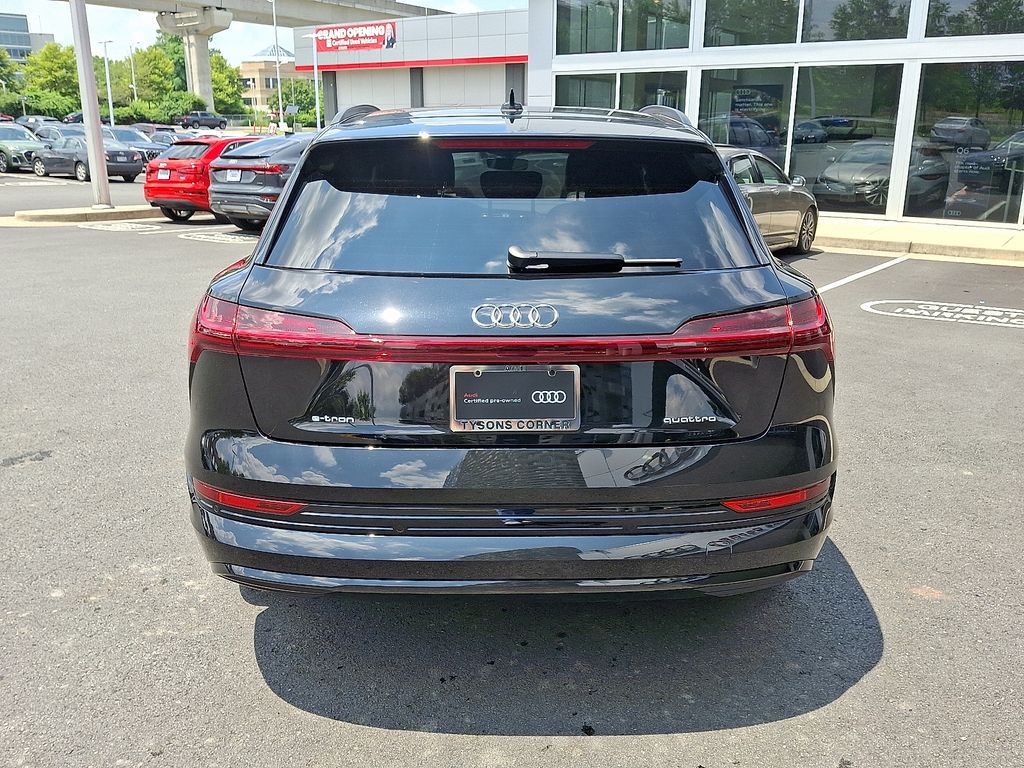 Thumbnail: 2022 Audi e-tron - 5