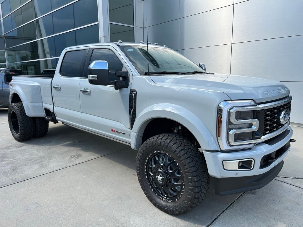 2025 Ford F-450 Super Duty Platinum
