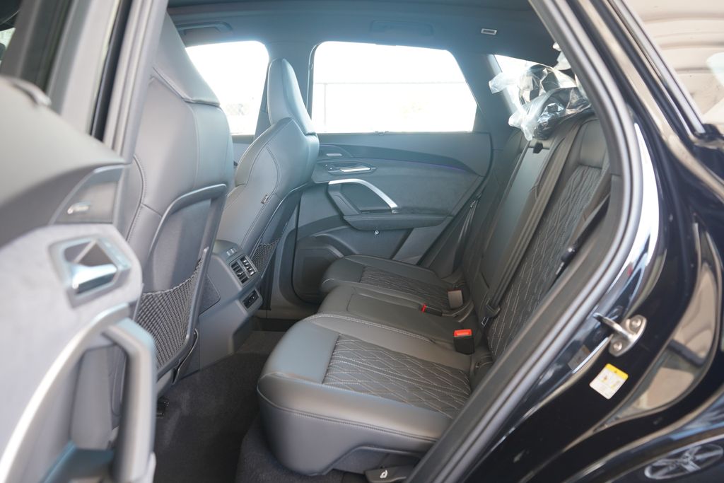 Thumbnail: 2026 Audi SQ5 - 8