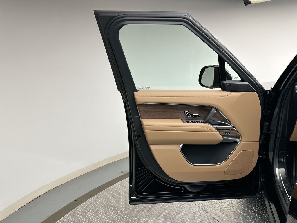 Thumbnail: 2026 Land Rover Range Rover - 9