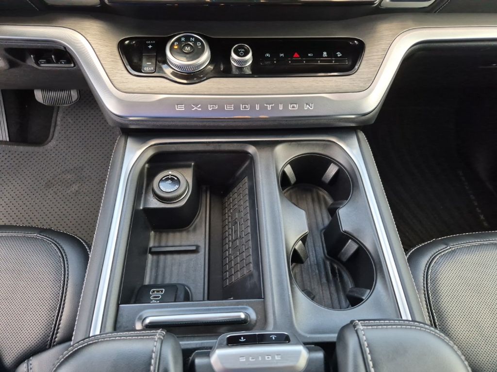 Used Car 2025 Ford Expedition  Platinum For Sale Under $80,000 In Austin, Texas