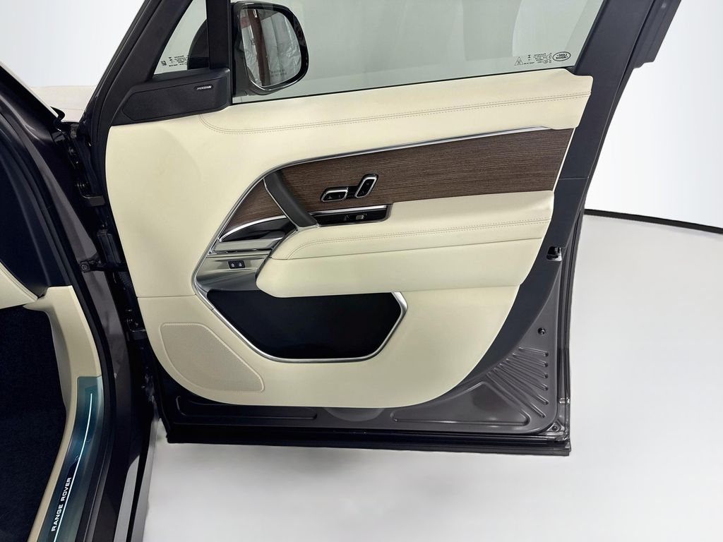 Thumbnail: 2026 Land Rover Range Rover - 27