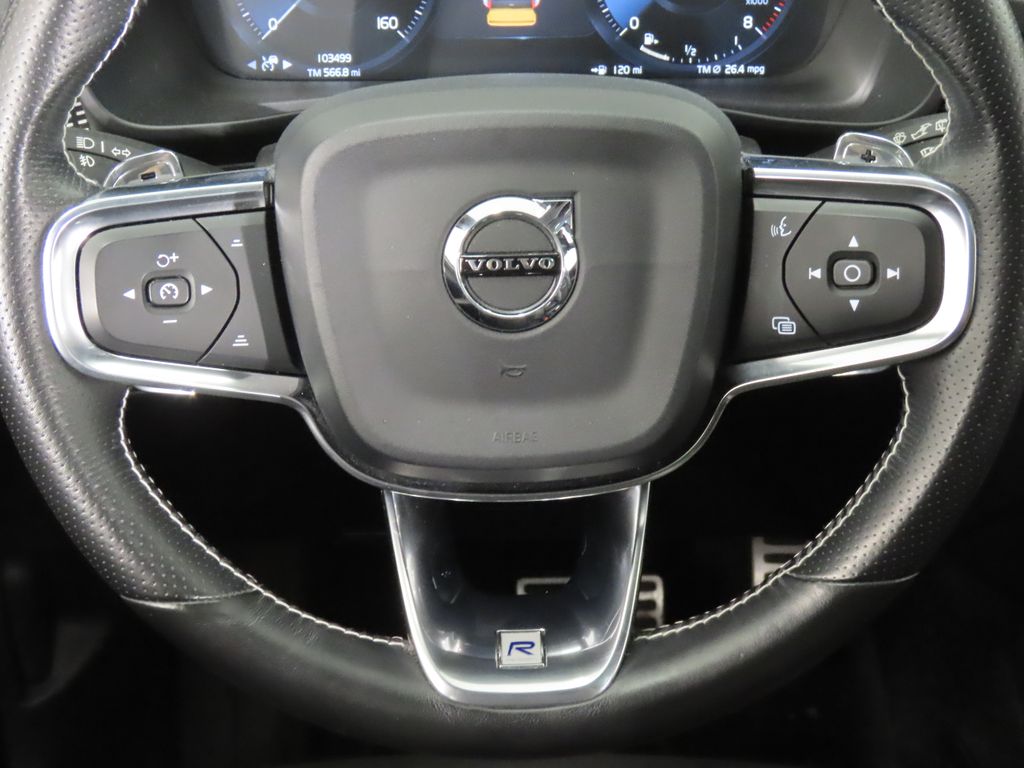 Thumbnail: 2019 Volvo XC40 - 19