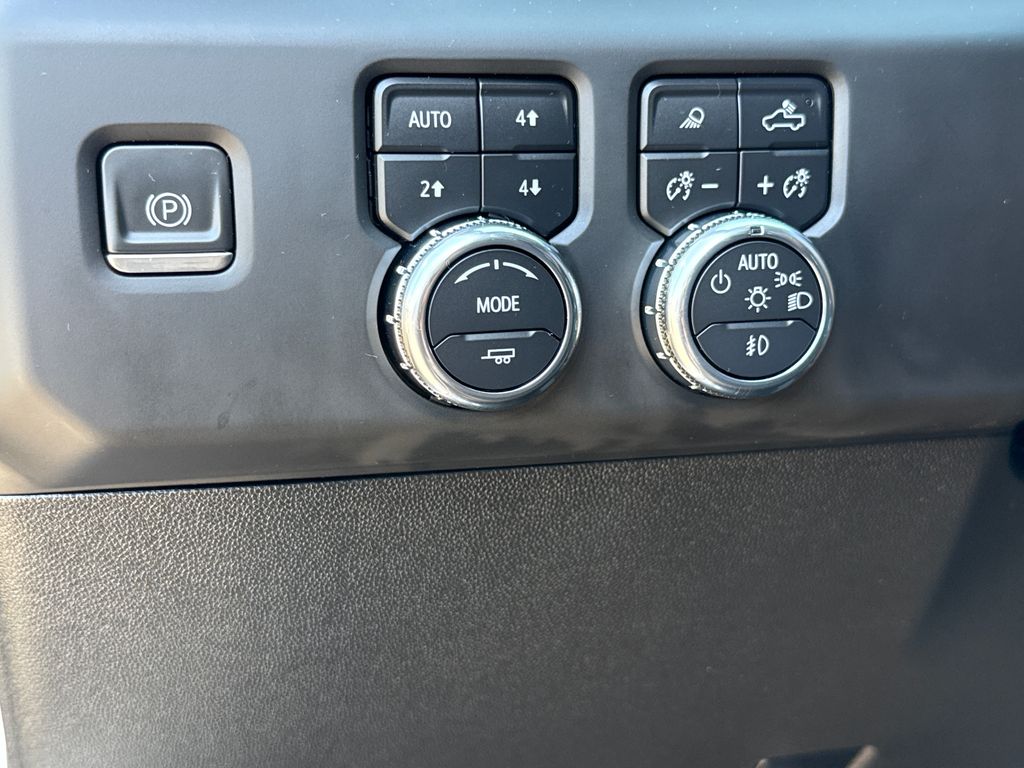 Used 2024 White GMC AT4 image 15
