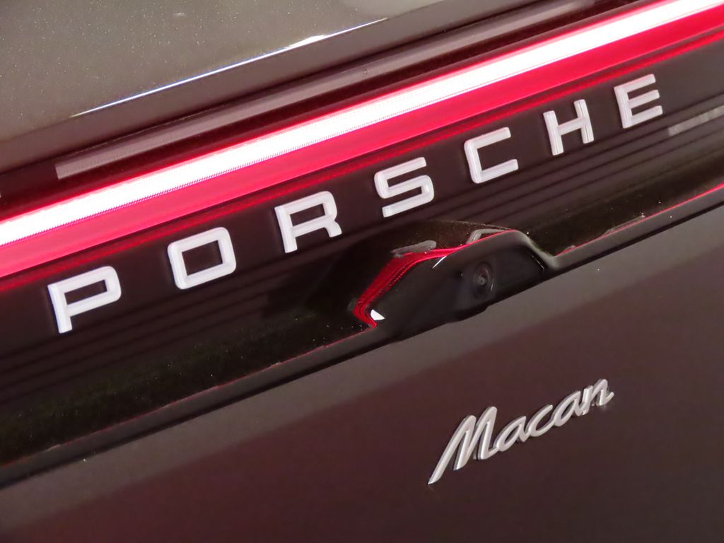 Thumbnail: 2025 Porsche Macan - 12