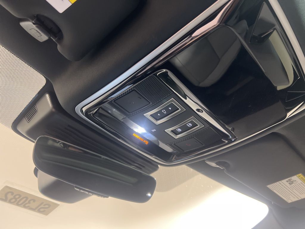 Certified Used 2026  Land Rover Dynamic SE image 18