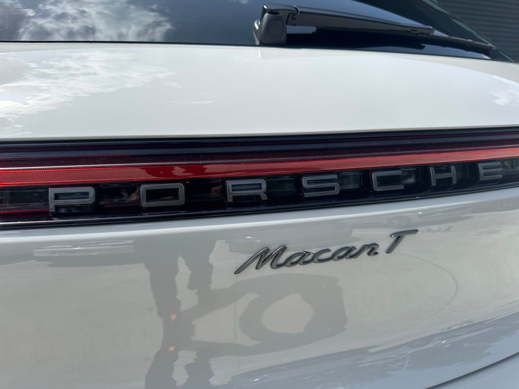 Thumbnail: 2025 Porsche Macan - 12
