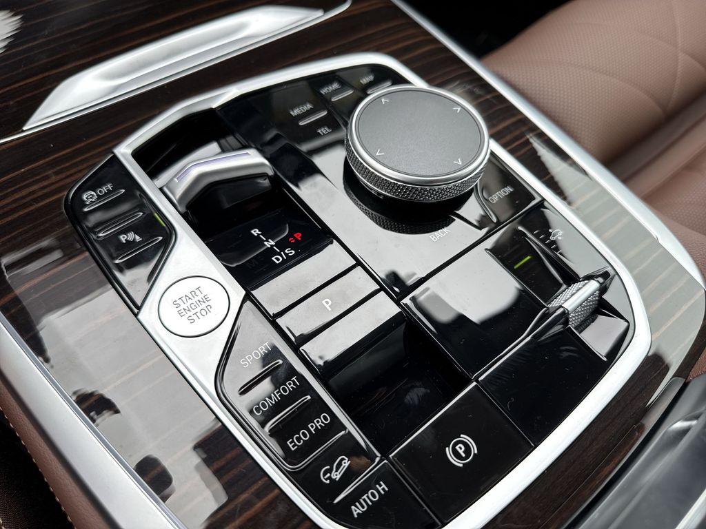 Thumbnail: 2027 BMW X7 - 20