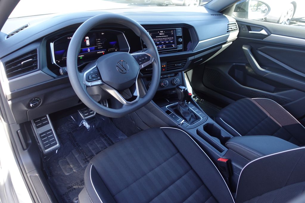 Used 2023 Silver Volkswagen 1.5T Sport image 11