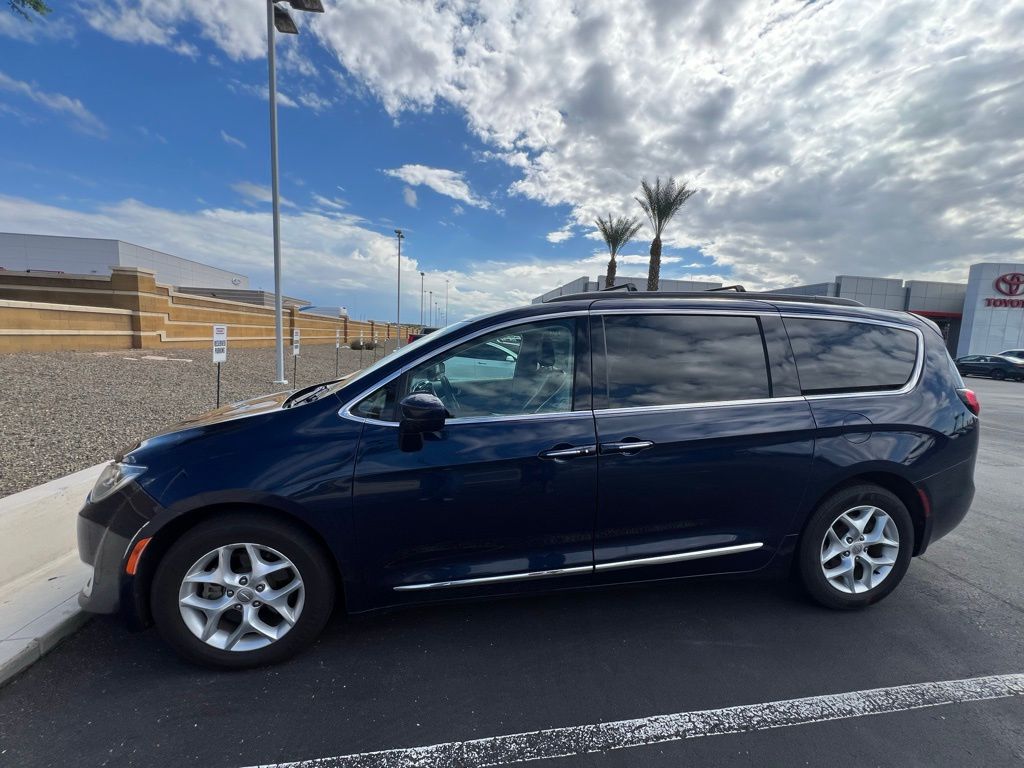 Thumbnail: 2017 Chrysler Pacifica - 2