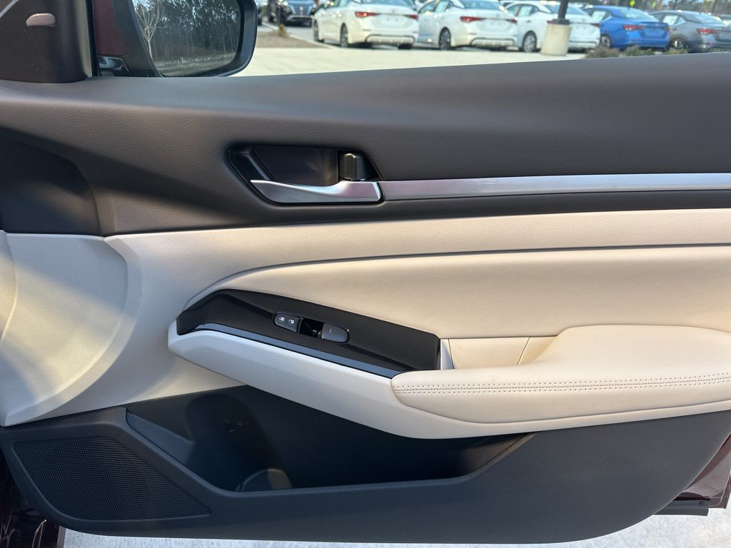 2025 Garnet Pearl Metallic Nissan Altima 2.5 SL FWD Sedan
