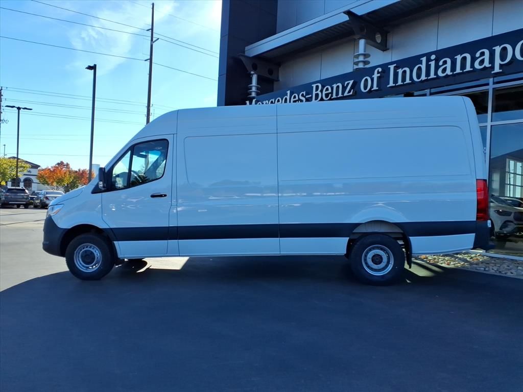 New 2026 Arctic White Mercedes-Benz Cargo 170 WB image 3