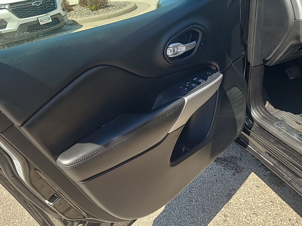 used 2016 Jeep Cherokee car, priced at $12,952