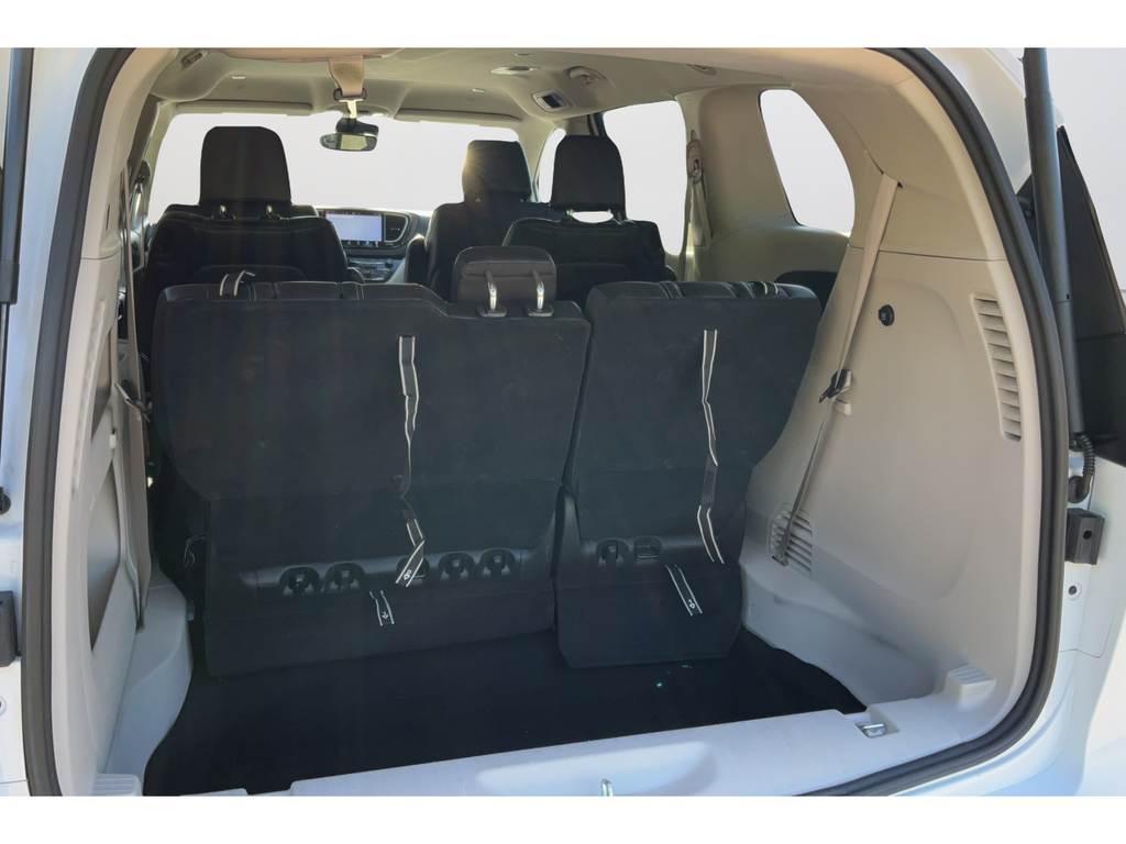 Used 2023 Chrysler Pacifica Touring L 4D Passenger Van