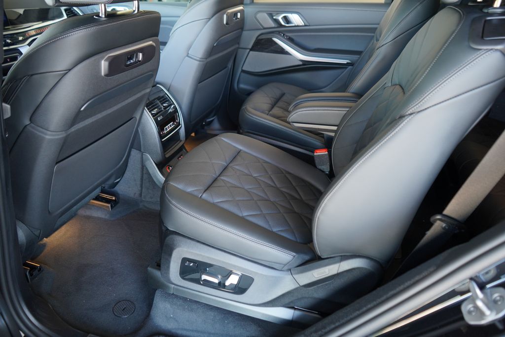 Thumbnail: 2026 BMW X7 - 20