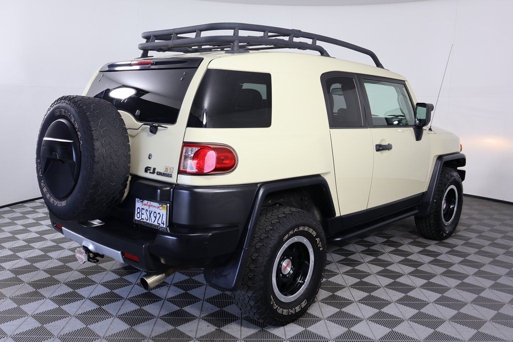 Thumbnail: 2010 Toyota FJ Cruiser - 4