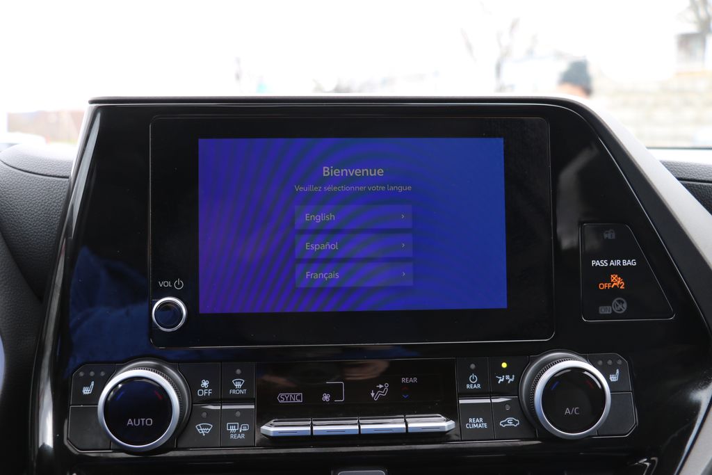 2025 Toyota Highlander XLE - Photo 15