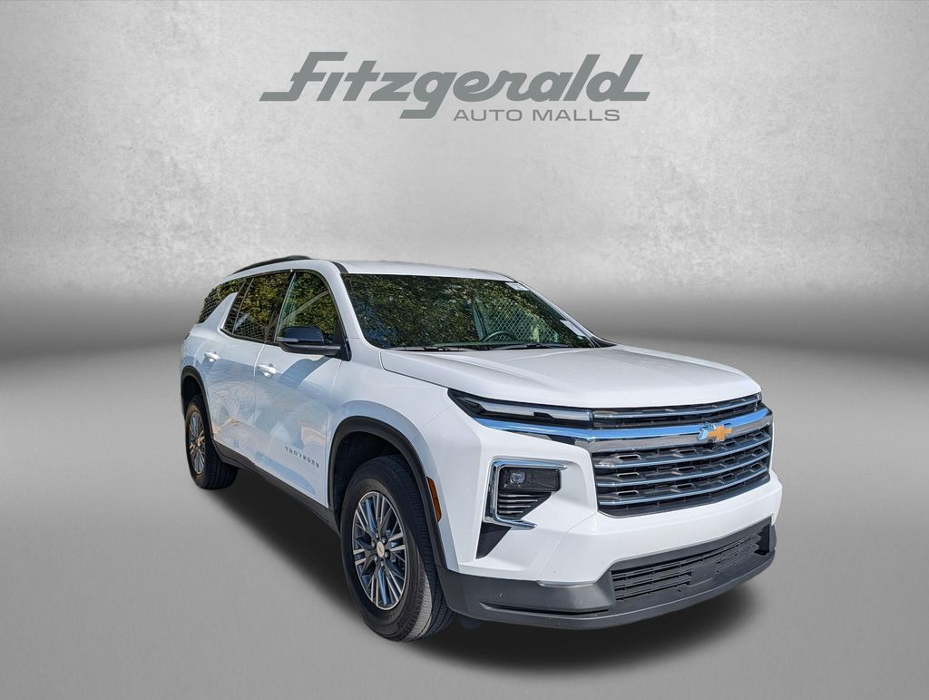 Summit White 2026 Chevrolet Traverse SUV / Crossover Four-Wheel Drive 8-Speed Automatic