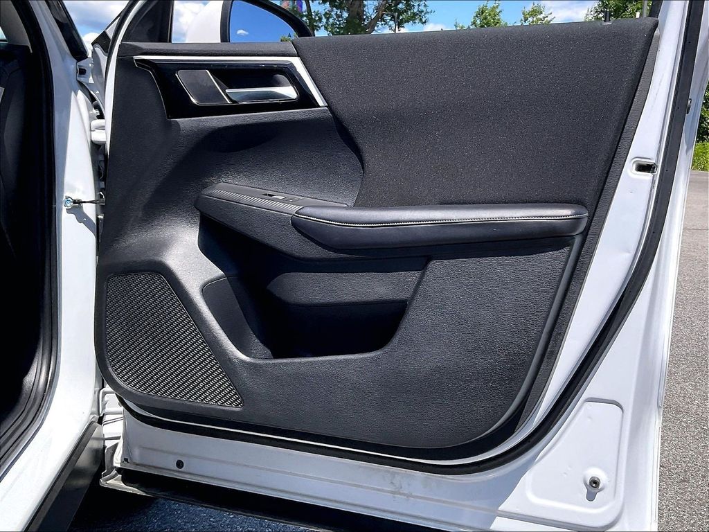 2023 Mitsubishi Outlander — photo 11