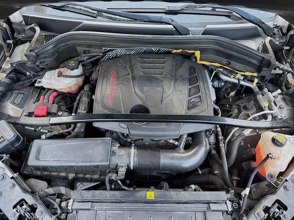 Used 2019  Alfa Romeo Ti image 34