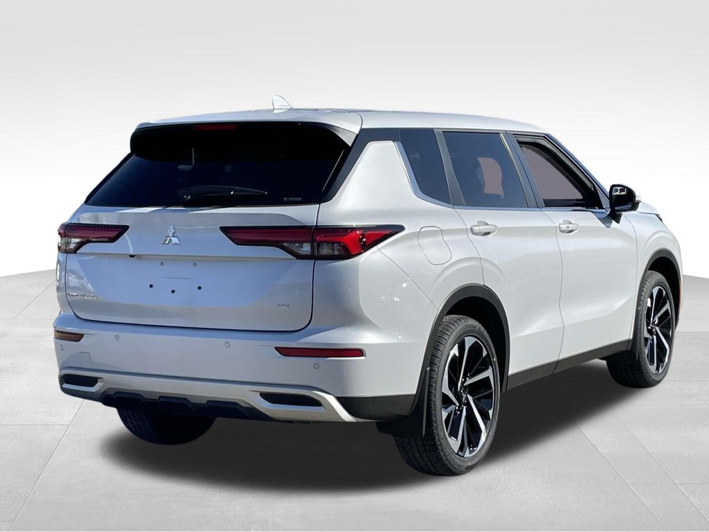 2024 Mitsubishi Outlander SE 7