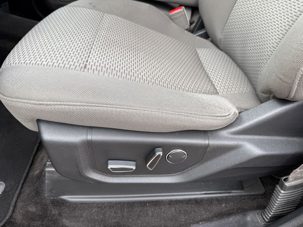 Used 2018 Red Ford XLT image 40