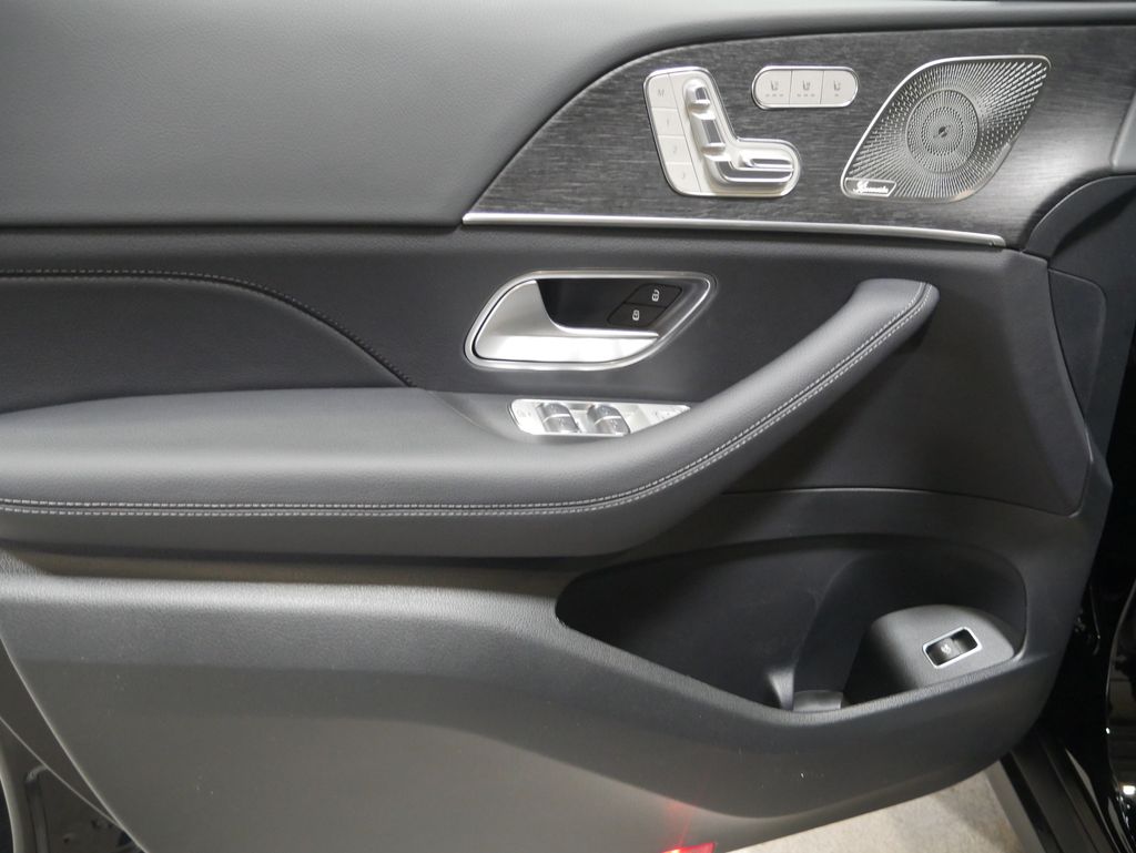 Thumbnail: 2026 Mercedes-Benz GLE - 16