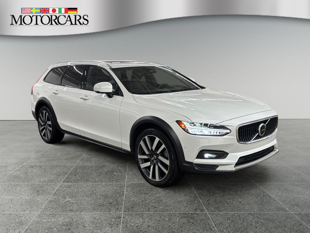 Crystal White 2022 Volvo V90 Wagon All-Wheel Drive Automatic